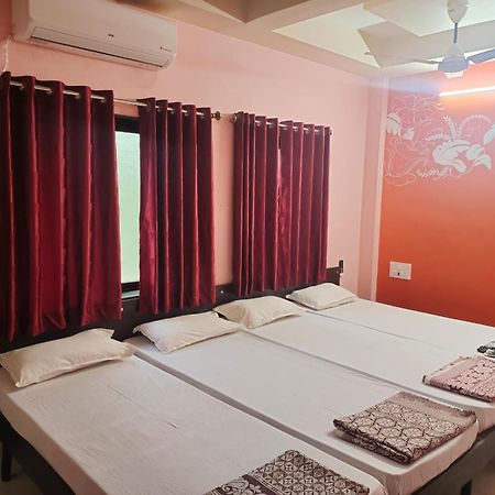 Bandekar Home Stay Mālvan Екстериор снимка