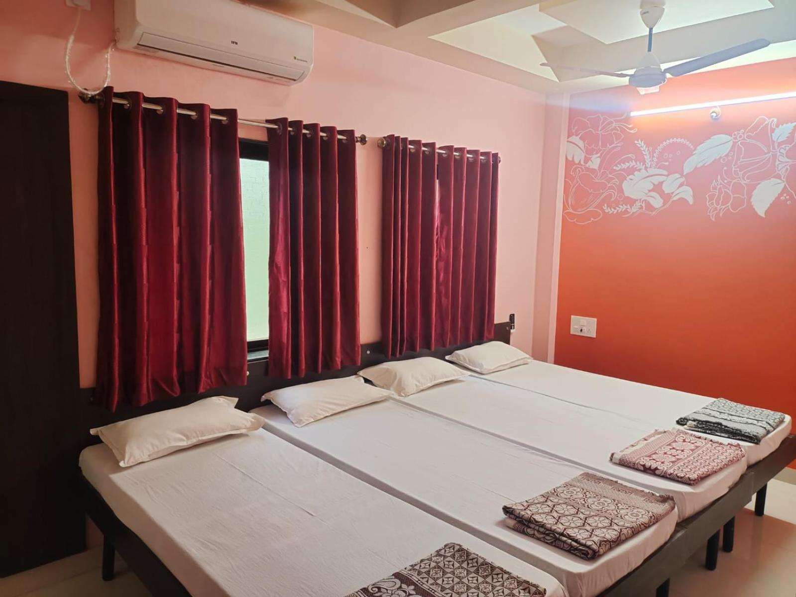 Bandekar Home Stay Mālvan Екстериор снимка